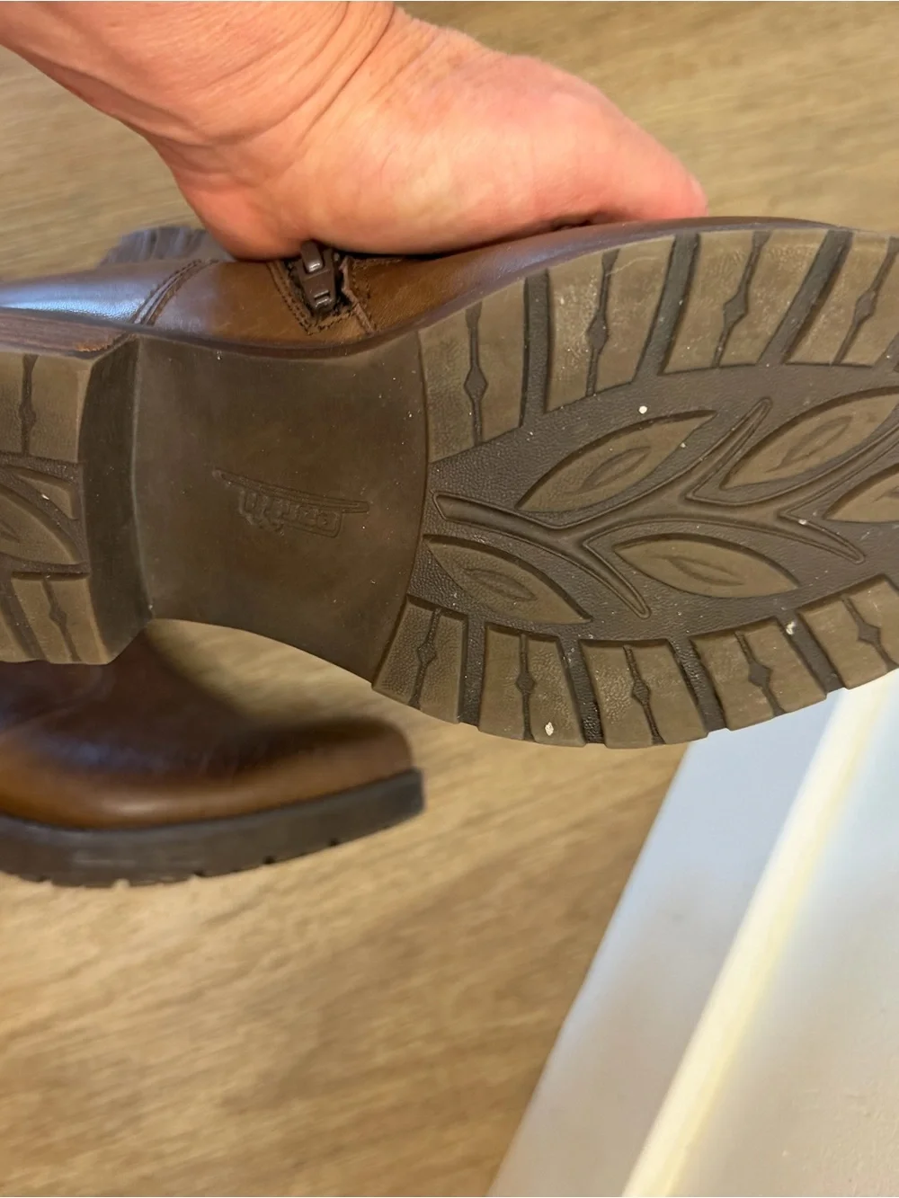 Earth Drumlin Woman’s Brown Leather Zip Ankle Boots size 8 buckle comfort